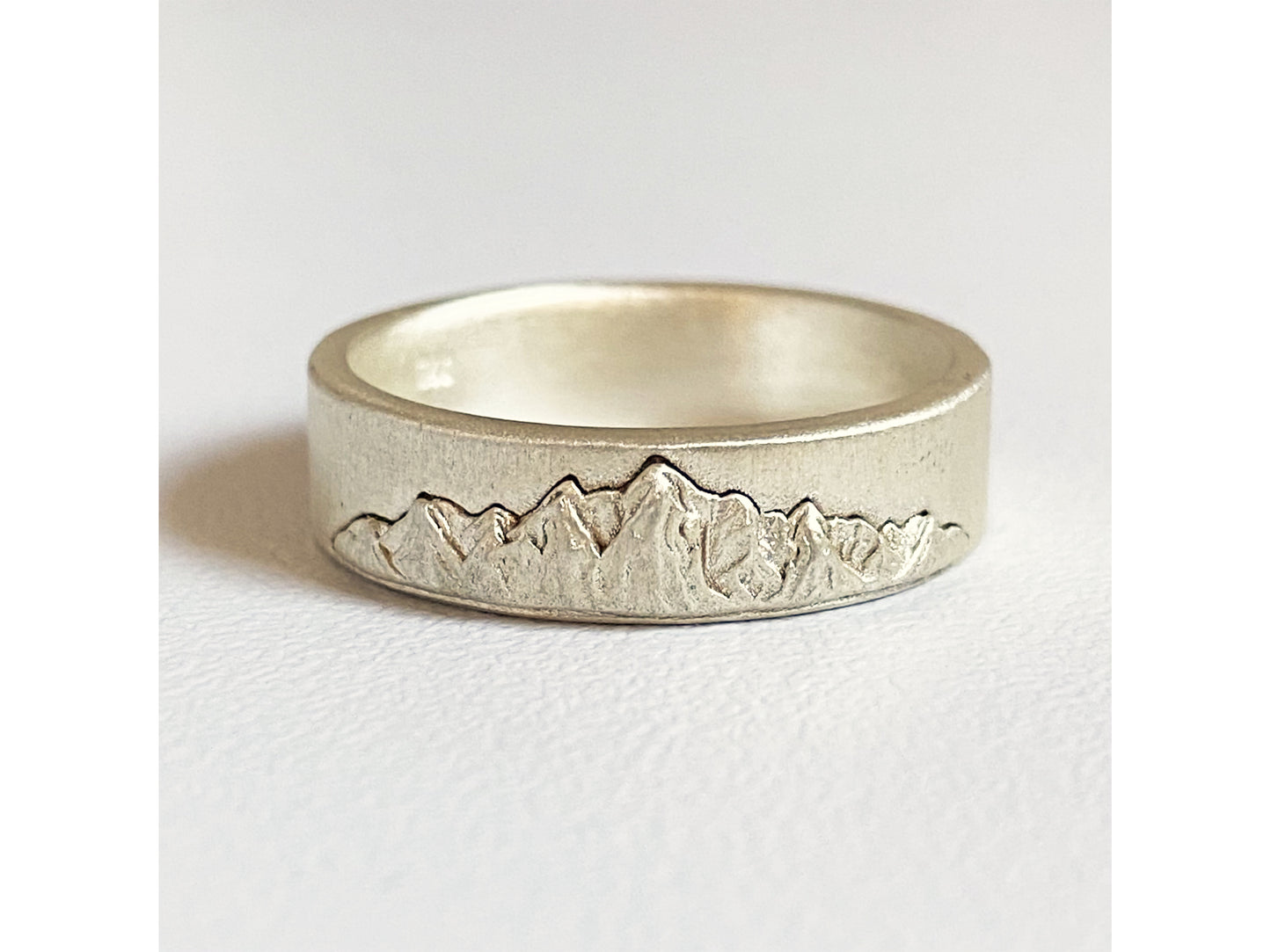 'Remarkables' band ring