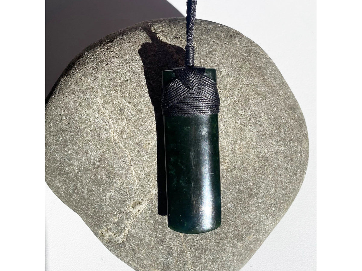 Hei Toki Kawakawa Pounamu Pendant