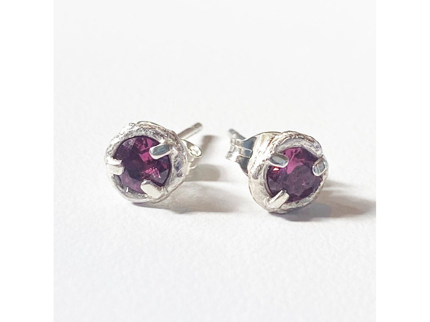 Briar Bud Garnet Medium Studs