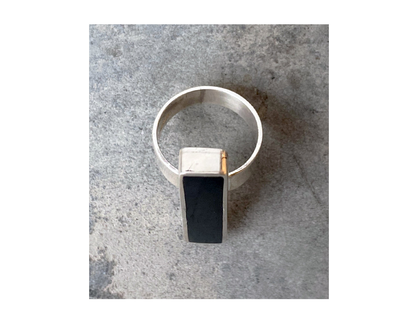 Oblong dark jade ring A7