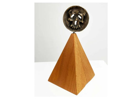 33 ON/OFF MEDALLION
Ashley Smith
Lost wax cast Bronze and Kauri
Open edition
120 x 200mm
$490