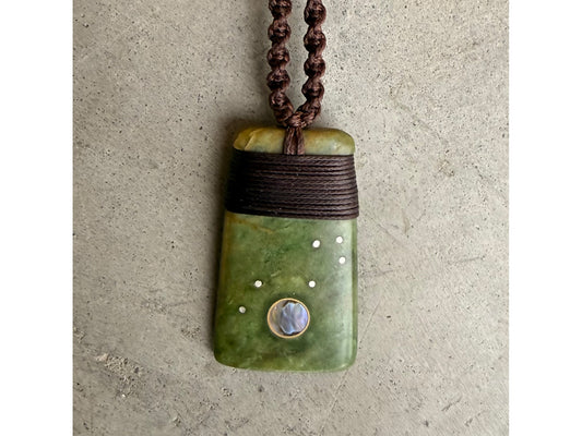 Pounamu hei Toki southern cross and paua