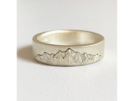 'Remarkables' band ring