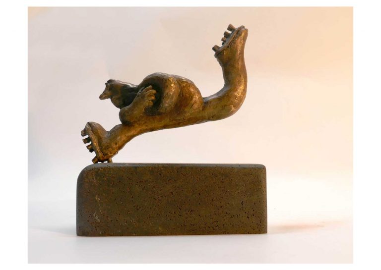 34 RUNNING MAN
Ashley Smith
Bronze, stone base
240 x 190 x 70mm
$1,400