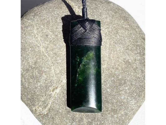 Hei Toki Kawakawa Pounamu Pendant