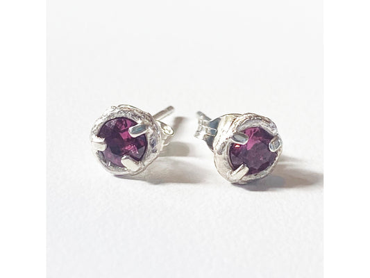 Briar Bud Garnet Medium Studs