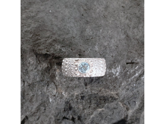 Kina Ring - round swiss topaz