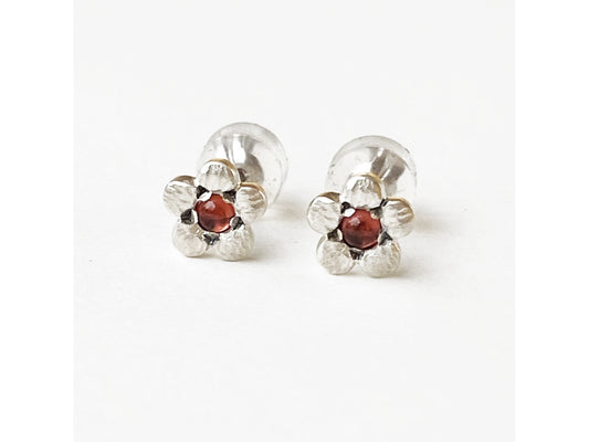 Mānuka Studs with Garnets