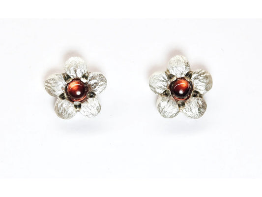 Manuka studs