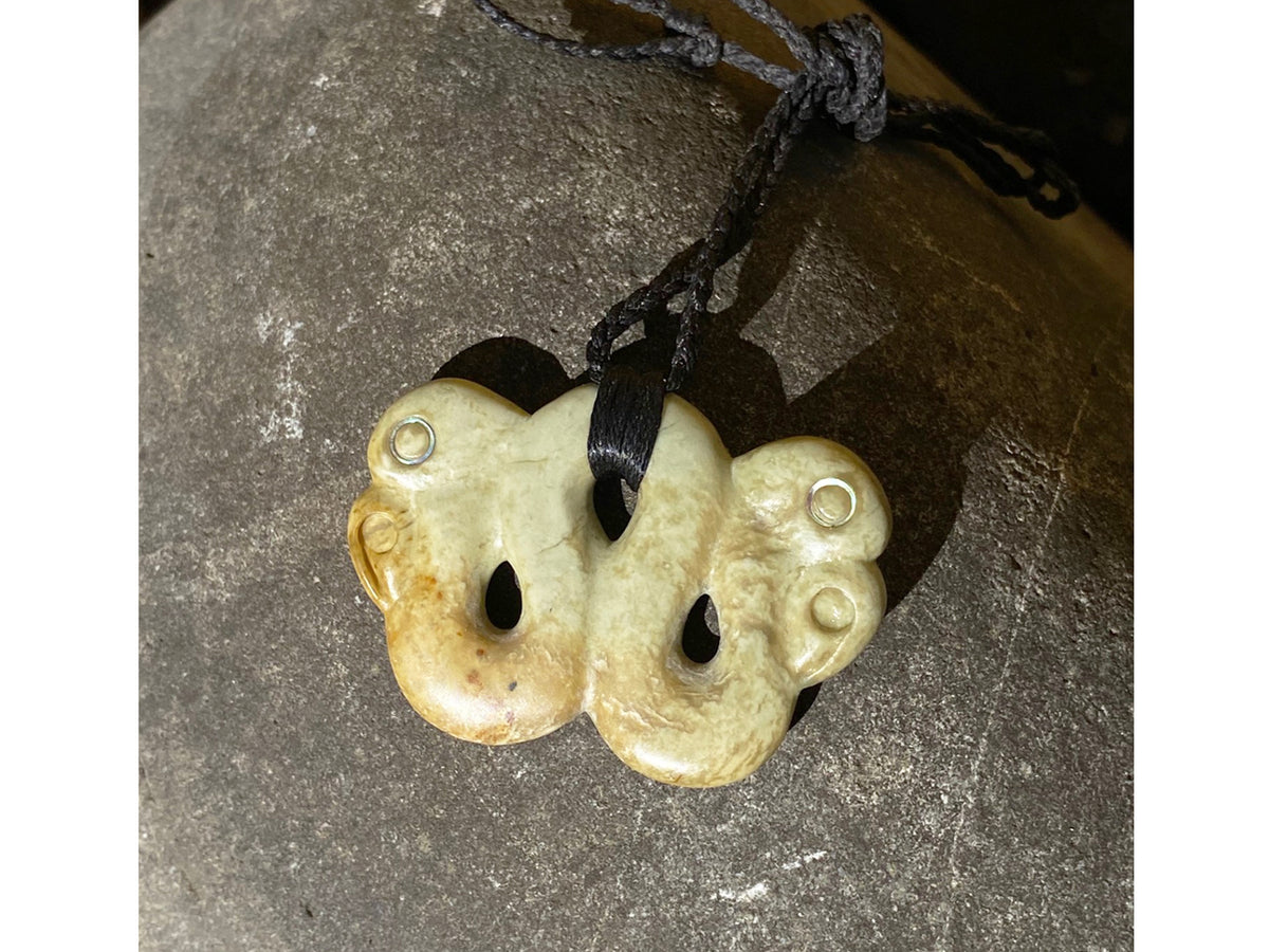 Pounamu hei pekapeka