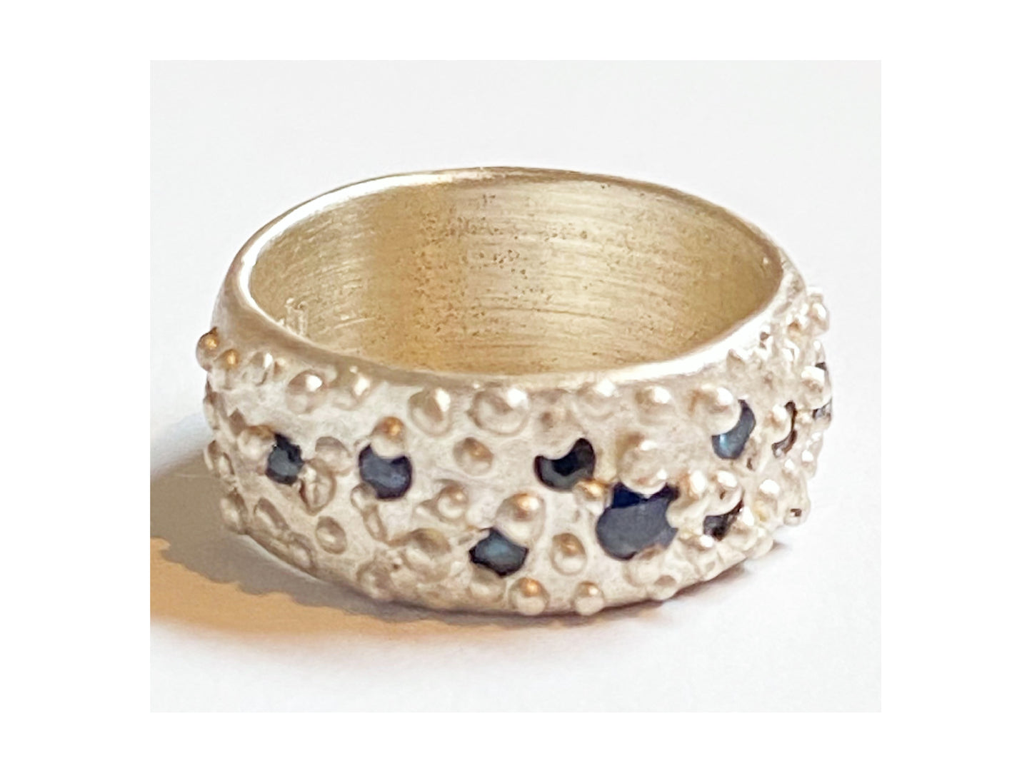Flow wide band Ring