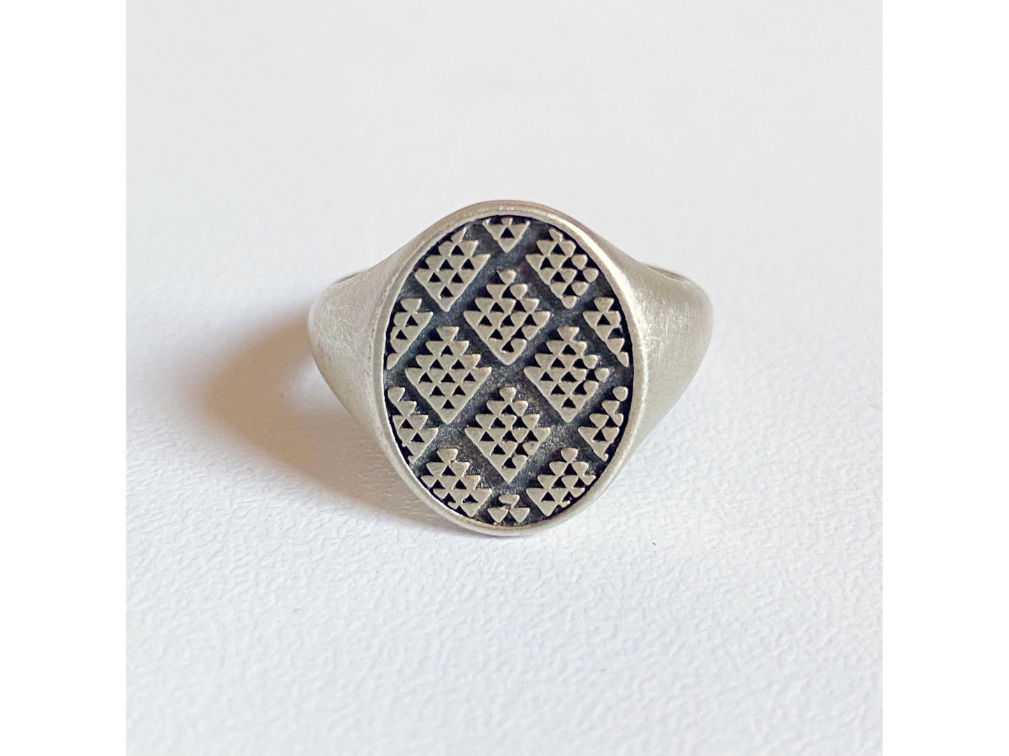 Tukutuku Pātiki signet ring