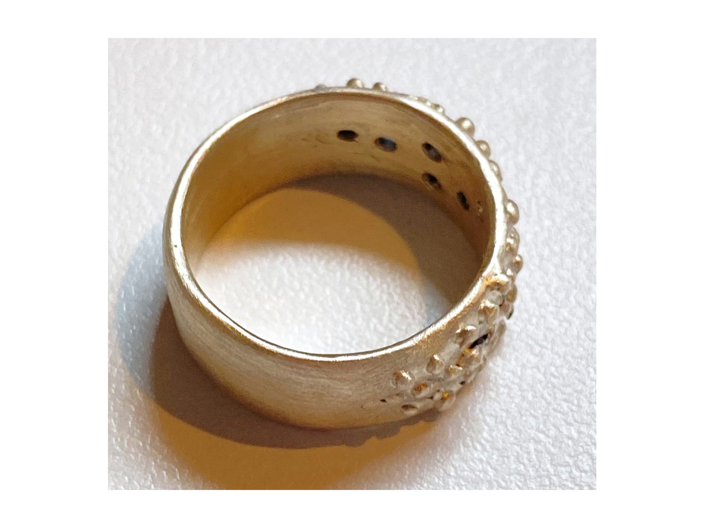 Flow wide band Ring